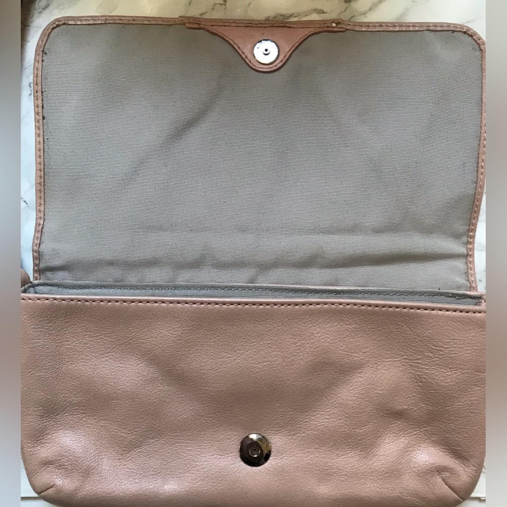 Coach Ashley leather clutch /wristlet💕Host Pick💕 Like new! - Picture 4 of 13